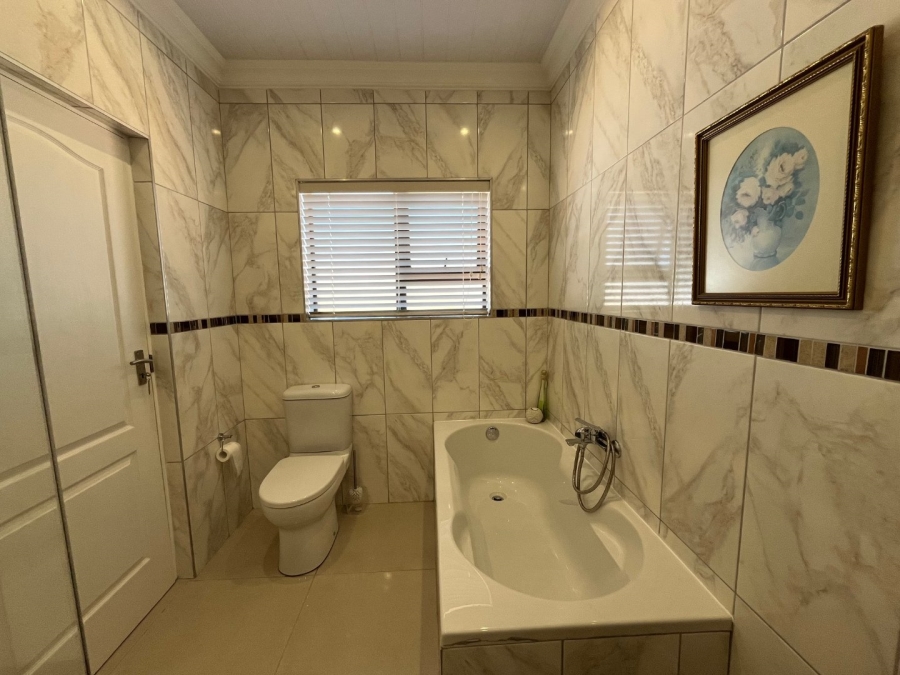 3 Bedroom Property for Sale in Outeniqua Strand Western Cape